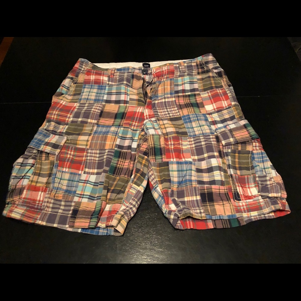 Gap men’s madras cargo shorts in GUC.
